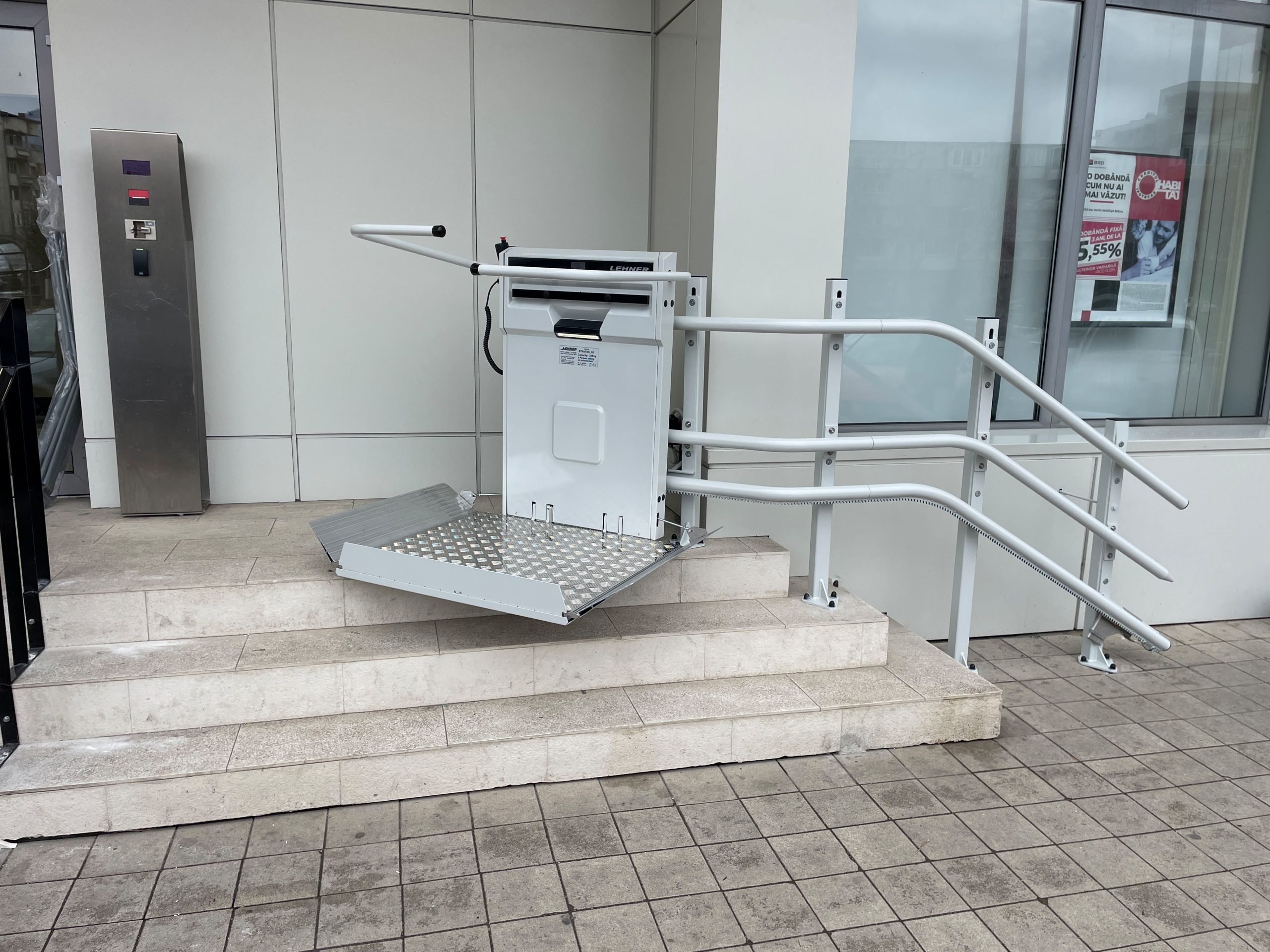 Stratos NG_outdoor_pillars_RAL7035_RO (5)_b